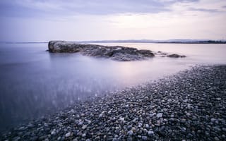 Картинка камень, солнечный свет, отражение, побережье, сумрак, волна, ветровая волна, атмосферное явление, вода, залив, горизонт, море, восход солнца, лед, пейзажи, камешек, облако, рок, водоём, океан, рассвет, берег, утро, пляж, природа