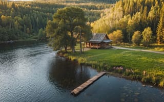 Картинка дом, домик, избушка, солнце, рассвет, деревья, старое дерево, рабочий стол, русский пейзаж, зеленая трава, водоем, берег, природа, лес, сосны, 1920х1080, ИИ, золотой час, ели, бревенчатый дом, покой, 4k, раскидистое дерево, склоны, усадьба, причал, атмосфера, озеро, пейзаж, река, тропинка, деревенский пейзаж, тайга, мостки, березы, прозрачная вода, Мостик, 2k, 16:9, луг, полевые цветы, уют, умиротворение, деревянный дом, уединение, HD, холмы, вечернее освещение, каменистое дно, нейросеть, 