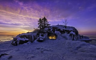 Картинка зима, восход, полая скала