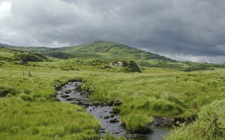 Картинка пейзаж, дикая местность, степи, хребет, географическая особенность, облака, горные формы рельефа, нагорье, луг, рельеф местности, небо, горы, долина, приключения, окружающая природа, среда обитания, простой, облачное небо, сельская местность, пастбище, выпасть, Ирландия, водно-болотные угодья, холм, горный хребет, lande, облако, экосистема, плато, озеро