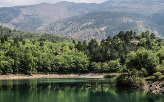 Картинка озеро, дикая местность, долина, водоём, деревья, пруд, горный хребет, пейзаж, вода, природа, река, резервуар, отражение, горы, дерево, лес, среда обитания, горные формы рельефа