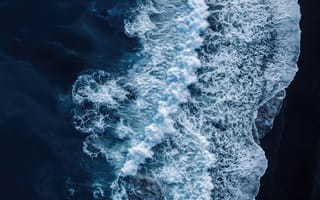 Картинка океан, море, пена, брызги, HD, 2k, течение, аэрофотосъемка, стихия, волны, прибой, эстетика, 16:9, нейросеть, вода, 4k, ИИ, синий, 1920х1080, северное море, текстура воды, гидросфера, рабочий стол, абстракция, темный песок, минимализм, черный пляж