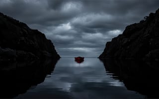 Картинка лодка, фьорд, скалистый берег, океан, вода, море, скалы, спокойствие, ущелье, одиночество, пасмурное небо, 1920х1080, 4k, отражение, 16:9, путешествие, 2k, природная красота, композиция, красная лодка, HD, тучи, природа, рабочий стол, облачность, зеркальная вода, тёмные тона, ИИ, центр композиции, контраст, приключения, нейросеть, мрачная атмосфера, бухта, гладь, драматичный пейзаж, морская стихия, пейзаж