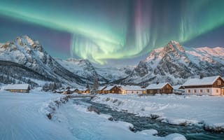 Картинка на открытом воздухе, небо, снег, пейзаж, без людей, вода, звёздное небо, дерево, ночное небо, дом, горы, аврора, ночь