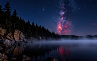 Картинка ночное небо, Млечный путь, сосны, пейзаж, озеро, звёздный купол, природа, природная гармония, 16:9, космос, ночная красота, хвойный лес, туман, звёздная ночь, рабочий стол, космическая красота, скалы, лес, туманная дымка, ночное спокойствие, 2k, небесная галактика, природное величие, водная гладь, нейросеть, звёздное небо, ИИ, звёздные россыпи, 4k, ночная тишь, отражение, 1920х1080, звёздные узоры, HD, тишина, горные скалы, лесной берег