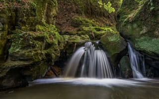 Картинка речка, природа, водопад, скалы, камни