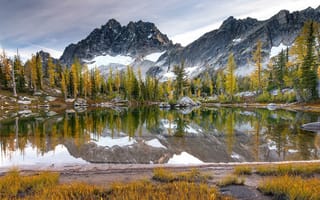 Картинка Horseshoe Lake, горы, пейзаж, осень, Альпийское озеро, деревья