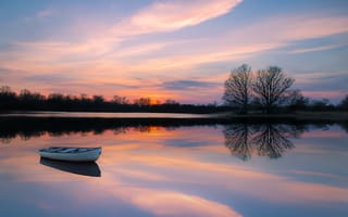 Картинка закат, озеро, деревья, лодка