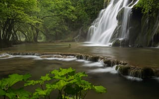 Картинка водопад, водоём, скалы, деревья