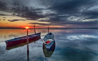 Картинка закат, водоём, озеро, лодки