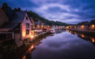 Картинка Динан, Бретань, дома, огни, ночь, река Ранс, иллюминация, пейзаж, Франция