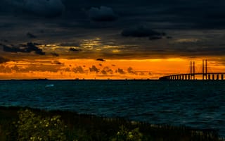 Картинка мост, clouds, bridge, pond, пруд, sunset, закат, облака