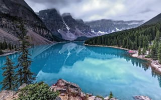 Картинка Lake Moraine, Canada, Альберта, пейзаж, Канада, деревья, озеро, горы, Озеро Морейн, скалы