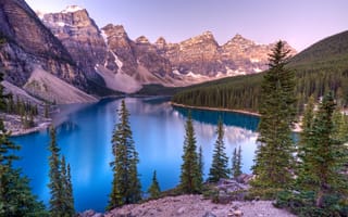 Картинка Lake Moraine, скалы, озеро, Озеро Морейн, Альберта, пейзаж, Канада, деревья, Canada, горы