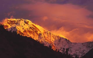 Обои горы, Непал, солнечный свет, деревья, ветер, закат, небо, снег, пейзаж
