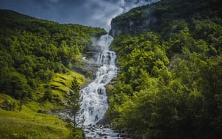 Картинка Норвегия, туча, водопад, пейзаж, лес, река, гора, деревья, холм, течение