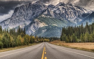 Картинка Маршрут 16 восток, Национальный парк Джаспер, деревья, Канада, Альберта, пейзаж, тучи, горы, дорога