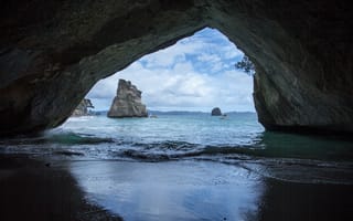 Картинка Кафедральная бухта, Cathedral Cove, волны, арка, пейзаж, море, скалы, пещера, пляж, берег, Новая Зеландия