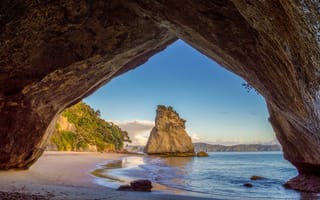 Картинка Кафедральная бухта, пейзаж, Новая Зеландия, берег, пляж, арка, море, пещера, волны, Cathedral Cove, скалы