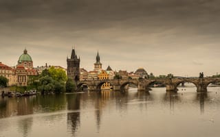 Картинка Прага, Река Влтава, Карлов мост, дома, Czech Republic, мосты, Чехия, город, Prague