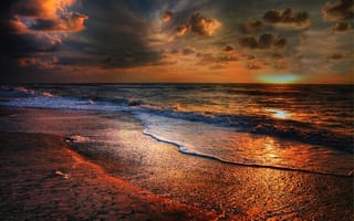 Картинка закат, небо, волны, песок, берег, облака, море, пейзаж, пляж