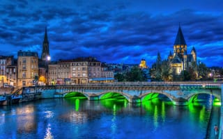 Картинка Metz, река, иллюминация, канал, дома, Мец, Лотарингия, мост, France, ночь, Мозель, Франция