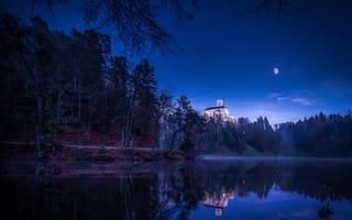Картинка Trakoscan Castle, пейзаж, озеро, Croatia, Замок Тракоскан, луна, ночь, деревья, Хорватия