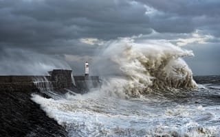 Картинка Porthcawl, шторм, море, маяк, воны, тучи, пейзаж, Великобритания