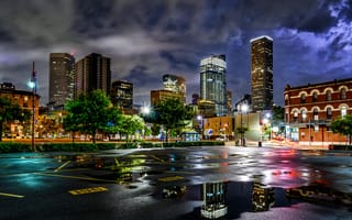 Картинка молния, в центре города, гроза, шторм, Хьюстон, буря, Техас, ночь, иллюминация, городской пейзаж