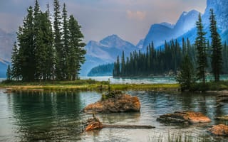 Картинка Maligne Lake, Альберта, Spirit Island, Остров Духа, небо, Канада горы, Jasper National Park, Озеро Малинье, пейзаж, Национальный парк Джаспер