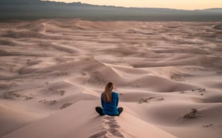Картинка travel, explore, adventure, woman, desert, sitting, dune, girl, outdoor, design, sand, female