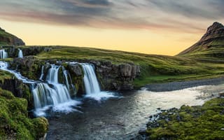 Обои Kirkjufellsfoss, панорама, Исландия, пейзаж, Kirkjufell, закат, речка, гора, водопад, Киркьюфетль