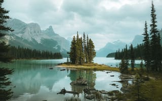 Картинка Maligne Lake, пейзаж, Альберта, Spirit Island Jasper National Park, Озеро Малинье, Национальный парк Джаспер, небо, Остров Духа, Канада, горы