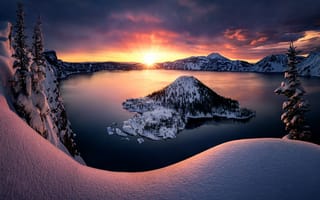 Картинка Eruption, shines, Crater Lake, Oregon, mountain scene, Klamath County, USA, fresh snow, rising sun lights