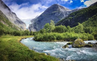Картинка Один из красивых ледников Норвегии, деревья, горы, река, Норвегия, пейзаж, Национальный парк Бриксдальбрин