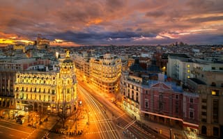 Картинка Madrid, Calle Gran Via, иллюминация, огни, дома, ночные города, Spain, ночь, город, дорога