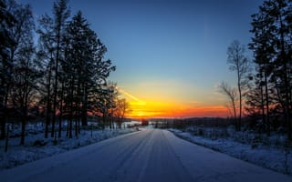 Картинка Зимняя дорога на закате