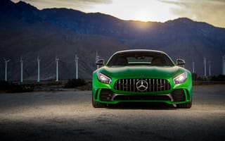 Картинка Mercedes AMG GT C зеленый на фоне гор