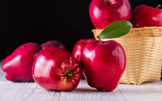 Картинка Блестящие красные яблоки