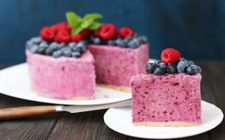 Картинка Розовый тортик с ягодами
