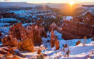 Картинка Зимний пейзаж на восходе солнца