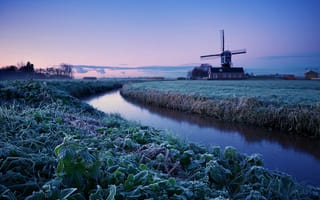 Картинка утро, небо, сиреневое, мельница, Нидерланды, поле, рассвет, зима, иней, деревья, синее