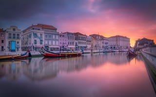 Картинка рассвет, канал, дома, Авейру, здания, лодки, Portugal, Aveiro, Португалия