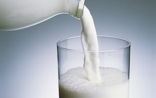 Картинка молоко, бутылка, стакан