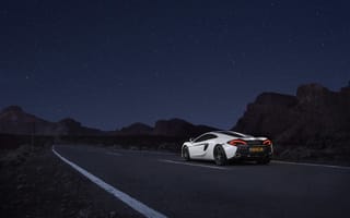 Картинка McLaren, небо, белый, дорога, суперкар, авто, звёзды, 570GT