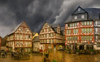 Картинка дождь, здания, дома, Германия, фонтан, площадь, Wetzlar, Вецлар, Germany, пасмурно