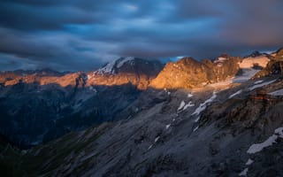 Картинка небо, облака, тучи, обрыв, горы, свет, снег, вершины