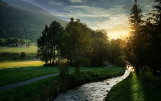 Картинка солнце, деревья, холмы, речушка, дорожка, горы, ручей, природа