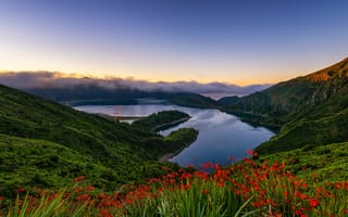 Картинка облака, пейзаж, природа, леса, Азорские острова, Lagoa do Fogo, озеро, горы