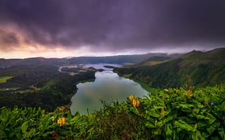 Картинка тучи, горы, Lagoa das Sete Cidades, озеро, Сети-Сидадиш, природа, Азорские острова, холмы